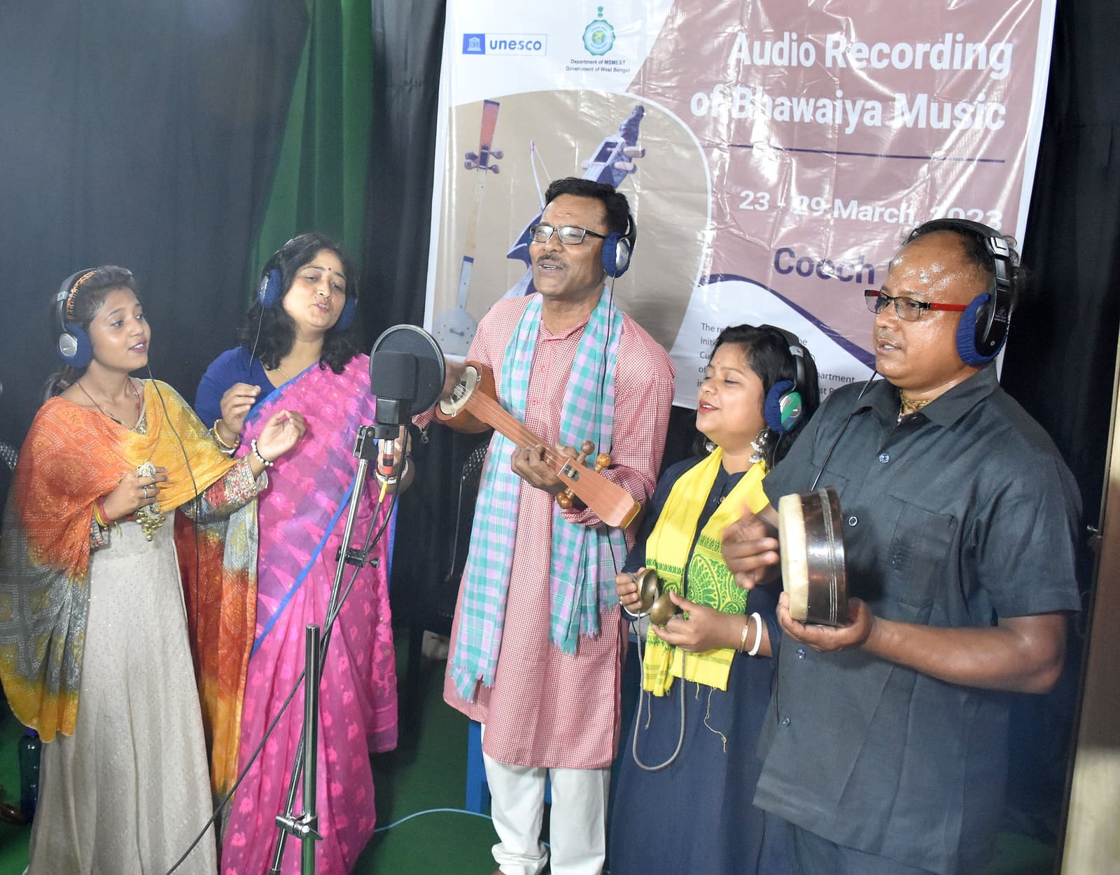 Folk Music Gathering (Bhawaiya). Bhawaiya music follows a standardized curriculum, referring to which the music is taught in various institutional spaces.